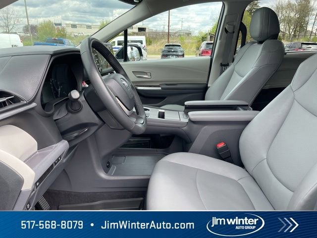 Used 2024 Toyota Sienna XLE FWD image 25