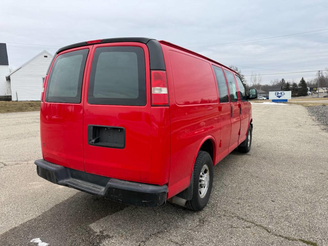 Used 2015 Chevrolet Express 2500 image 5