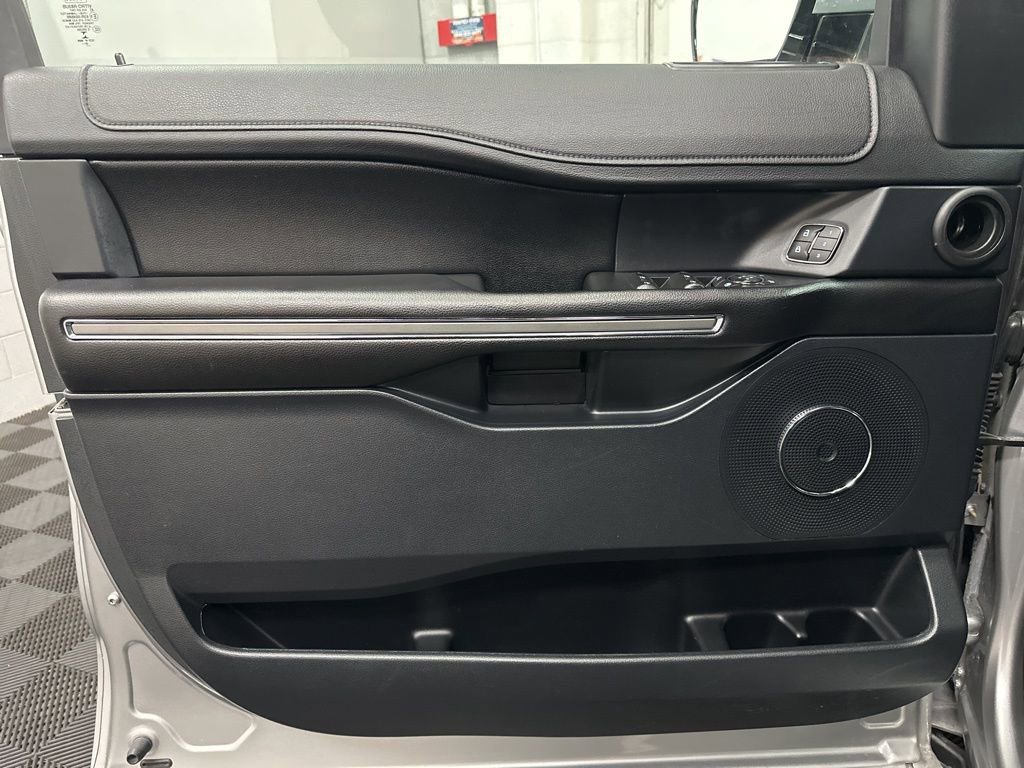 Used 2021 Ford Expedition XLT image 16