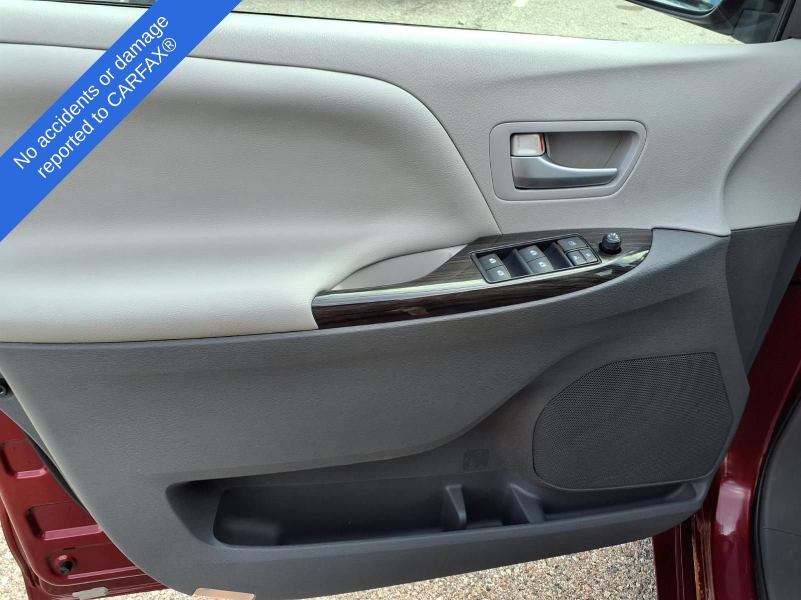 Used 2015 Toyota Sienna XLE FWD image 13