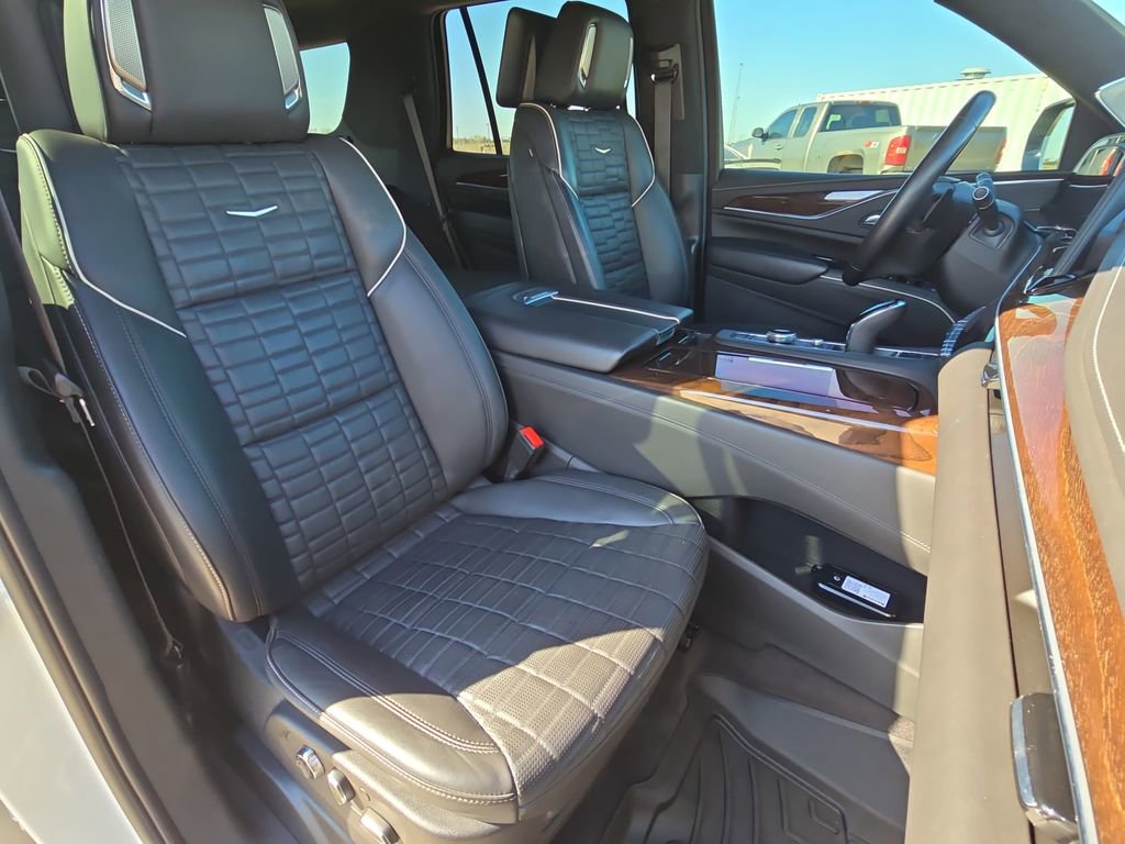 Used 2022 Cadillac Escalade Premium Luxury Platinum AWD/4WD image 10