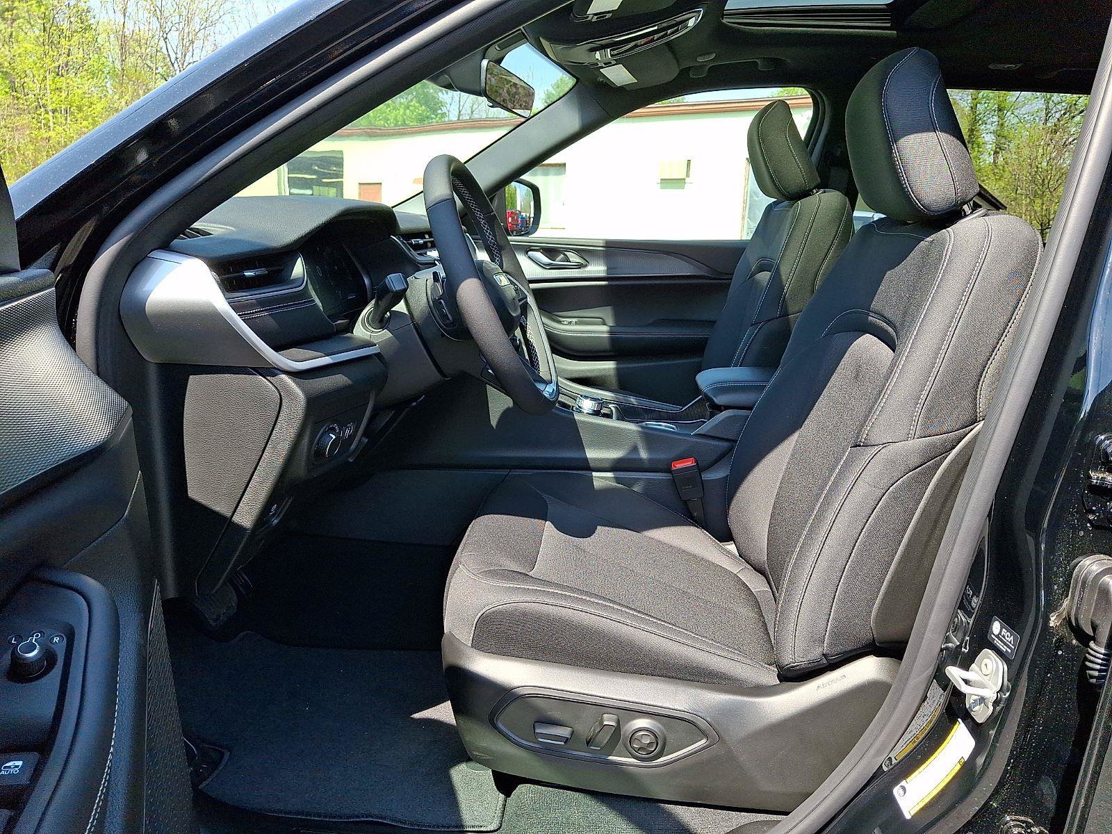 New 2026 Jeep Grand Cherokee Laredo X AWD/4WD image 10