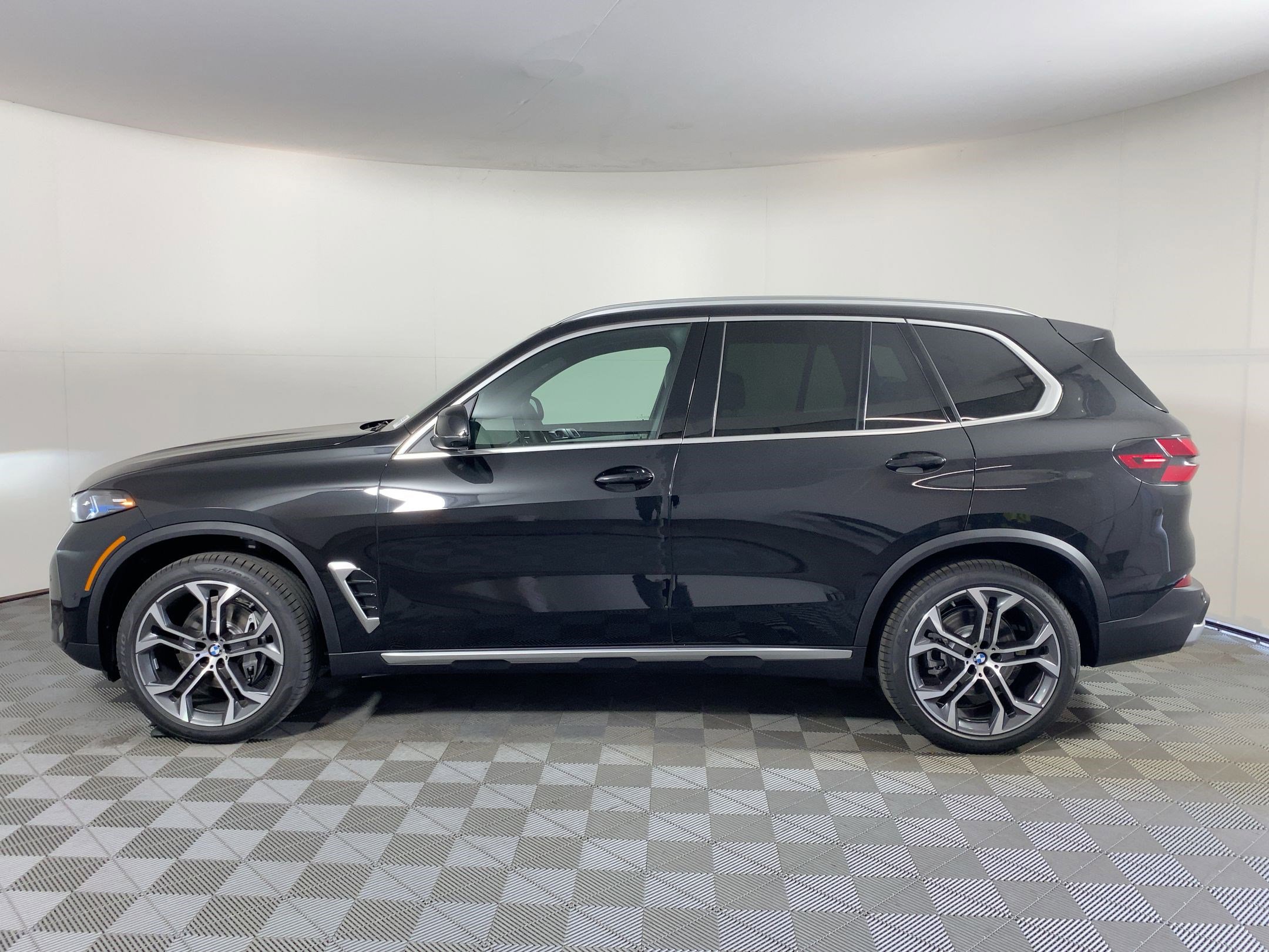 New 2026 BMW X5 sDrive40i w/ Climate Comfort Package video 2