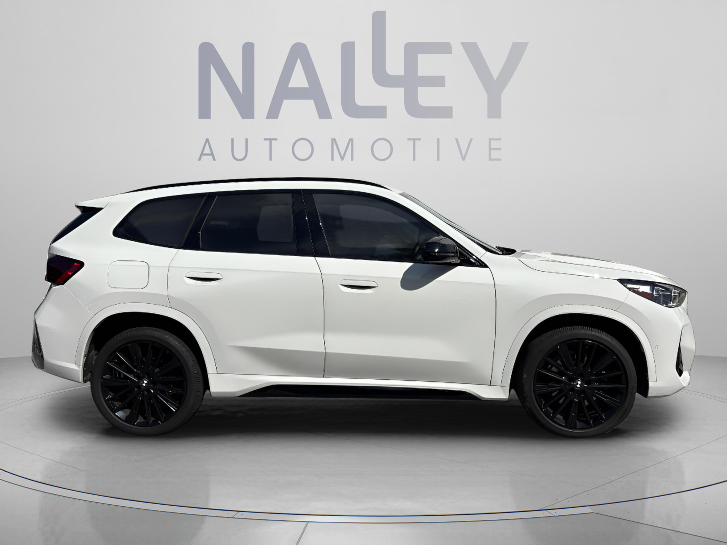 Used 2023 BMW X1 xDrive28i w/ M Sport Package image 4