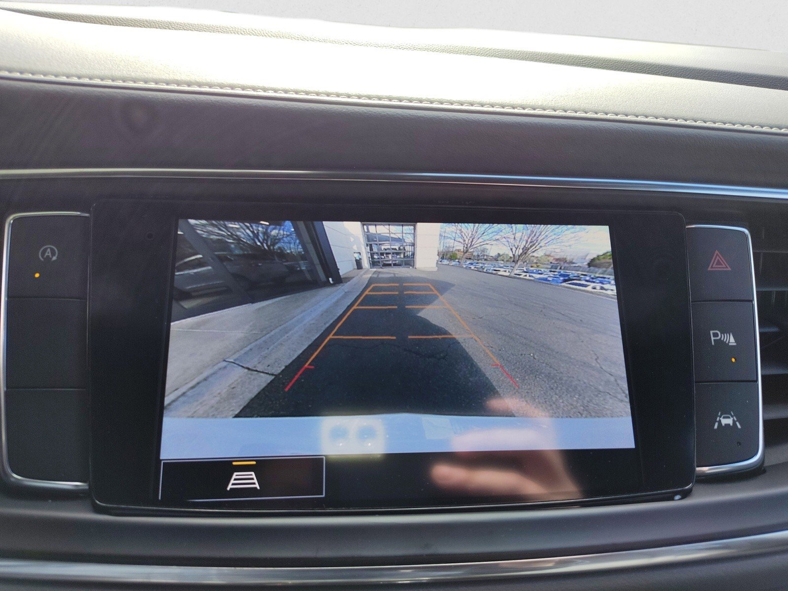 Used 2023 Buick Enclave Essence image 17