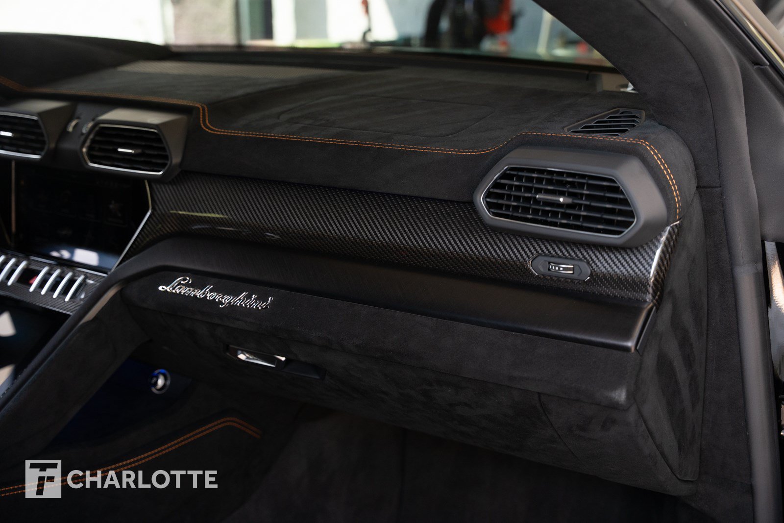 Used 2023 Lamborghini Urus Performante AWD/4WD image 33