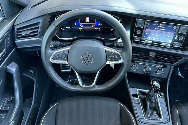 Used 2024 Volkswagen Jetta Sport image 14