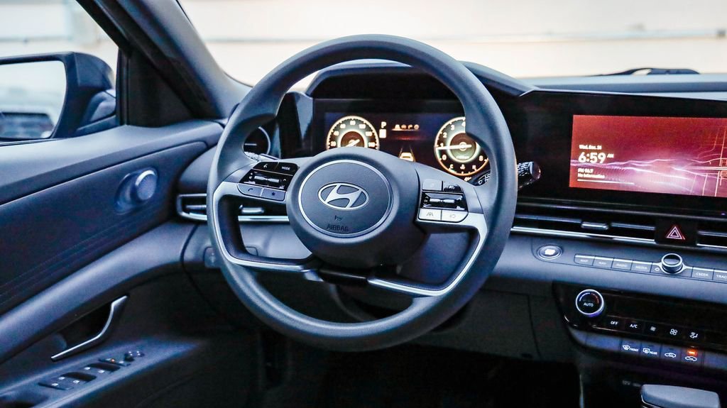 Used 2024 Hyundai Elantra SEL image 16