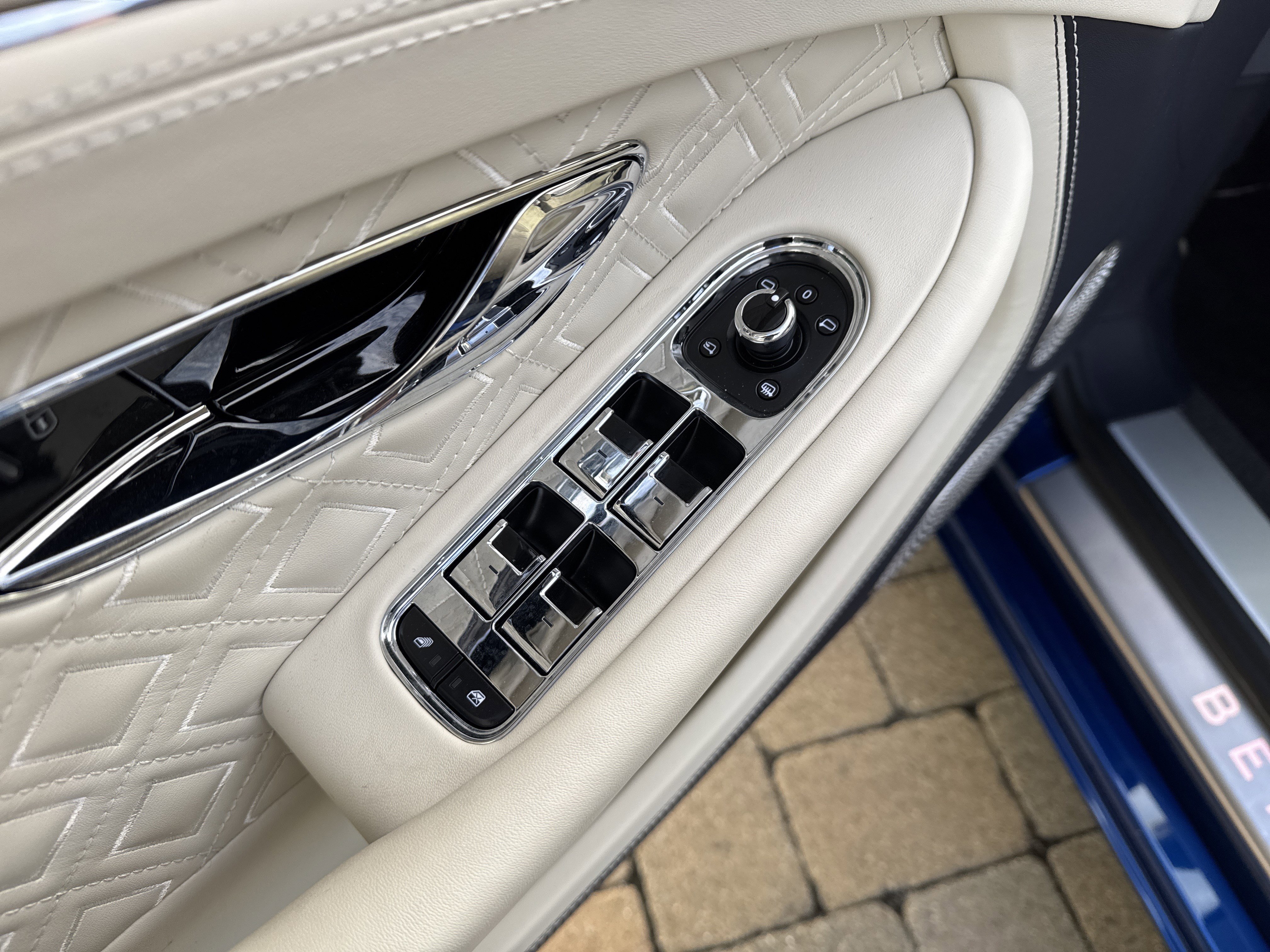 Used 2023 Bentley Continental GT Mulliner image 12