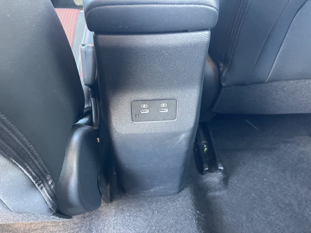 Certified 2025 Nissan Kicks SR image 26