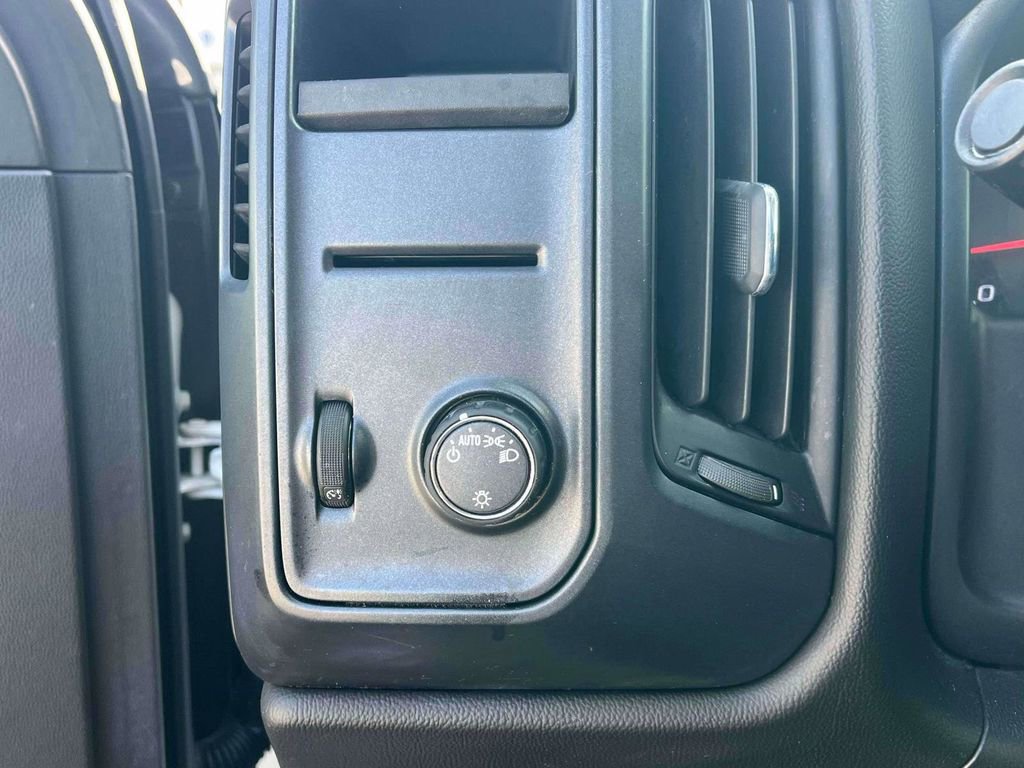 Used 2018 Chevrolet Silverado 1500 Custom w/ Custom Convenience Package image 15