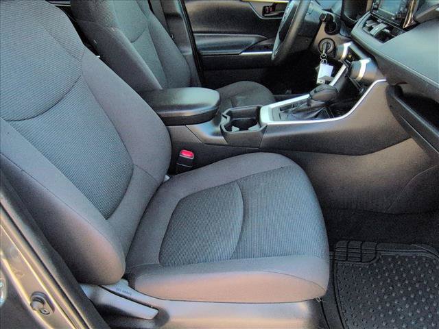 Used 2021 Toyota RAV4 LE AWD/4WD image 25