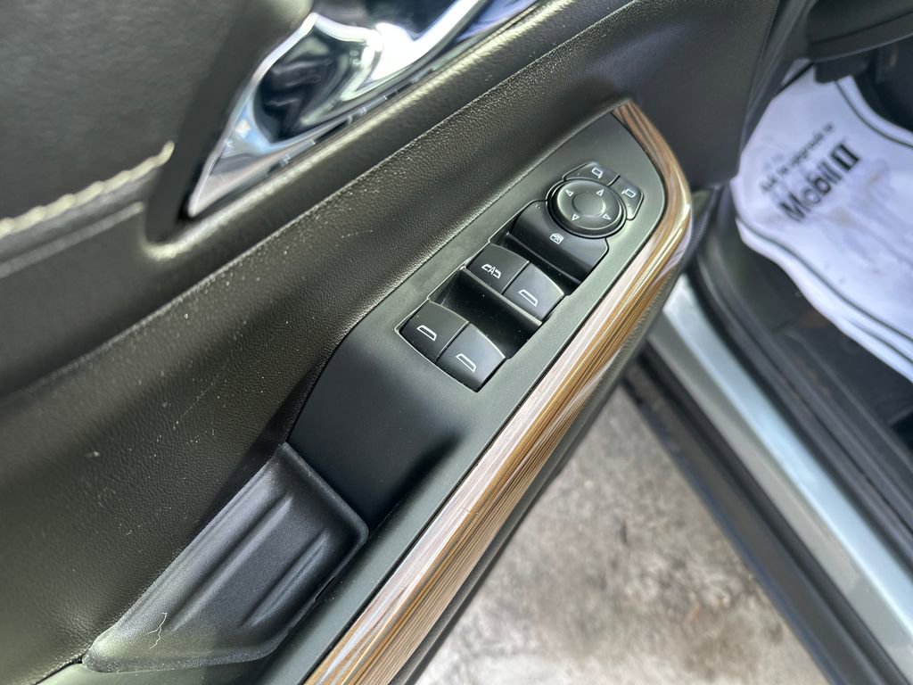 Used 2023 GMC Acadia SLE w/ Driver Convenience Package image 11
