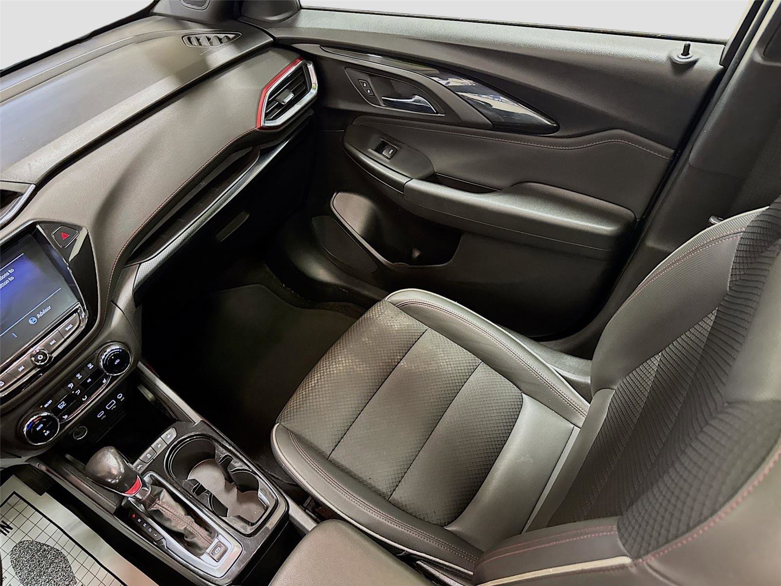 Used 2021 Chevrolet TrailBlazer RS w/ Sun and Liftgate Package image 23