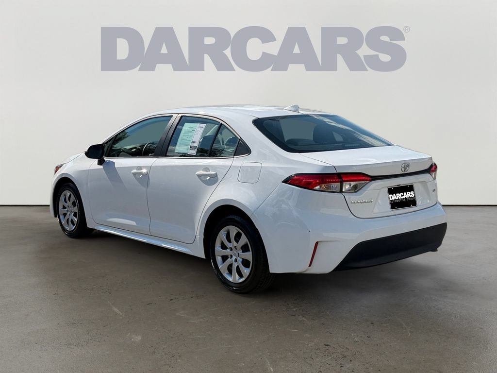 Used 2025 Toyota Corolla LE FWD image 5