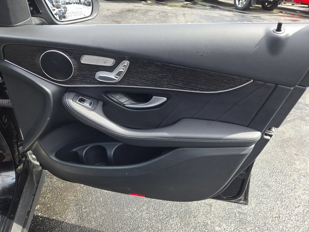 Used 2022 Mercedes-Benz GLC 300 4MATIC image 4