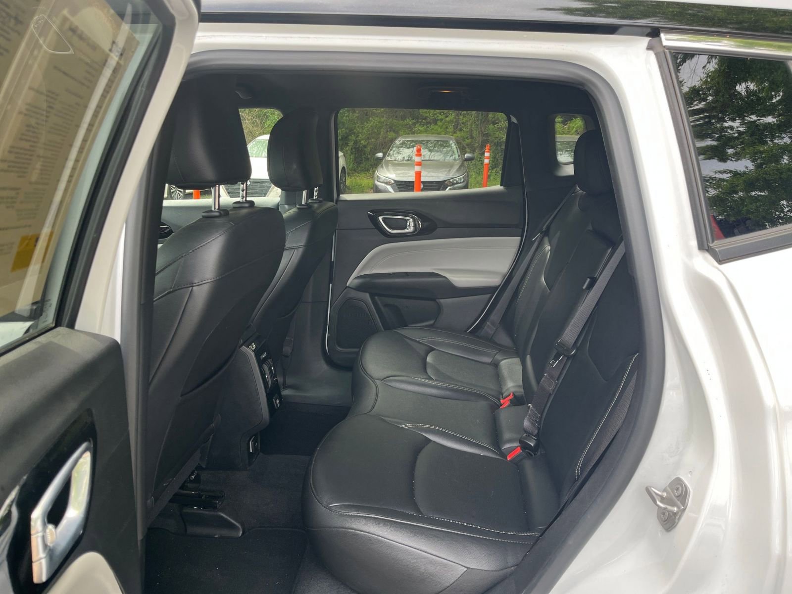 Used 2025 Jeep Compass Limited image 27