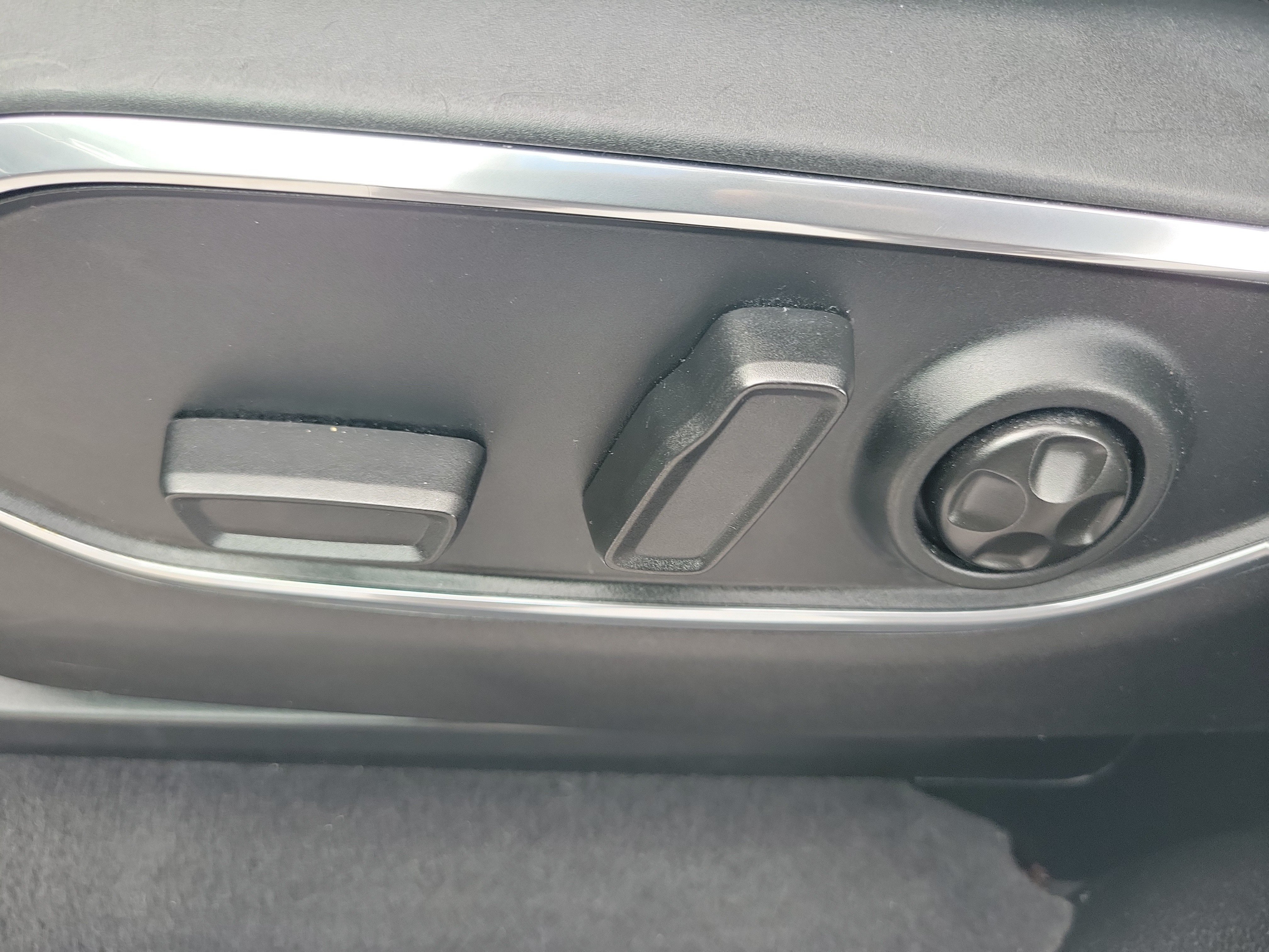Used 2024 Jeep Wagoneer L Series II RWD image 19