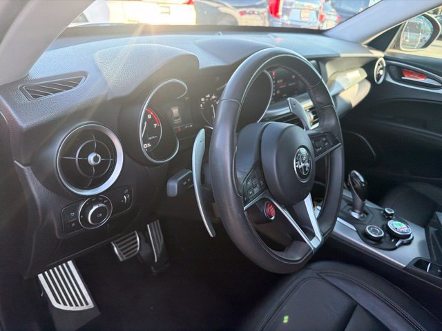 Used 2018 Alfa Romeo Stelvio Sport w/ Quick Order Package 22J Sport AWD/4WD image 15