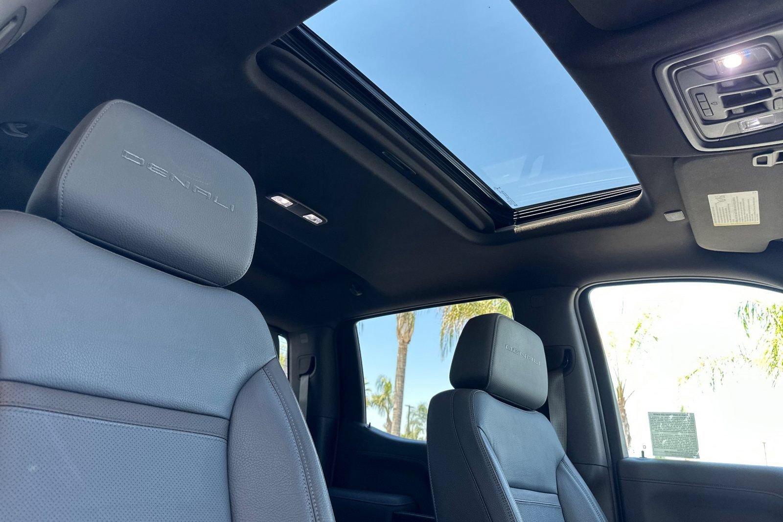 Used 2022 GMC Sierra 1500 Denali w/ Denali Reserve Package AWD/4WD image 17