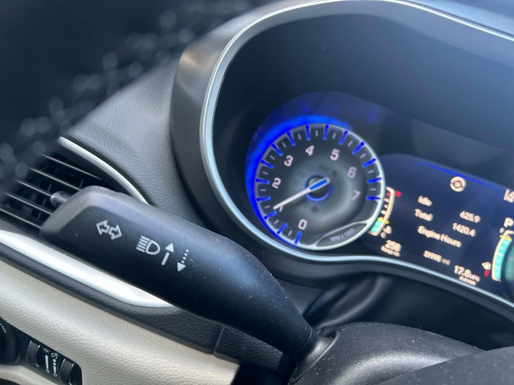 Used 2024 Chrysler Pacifica Touring-L image 23