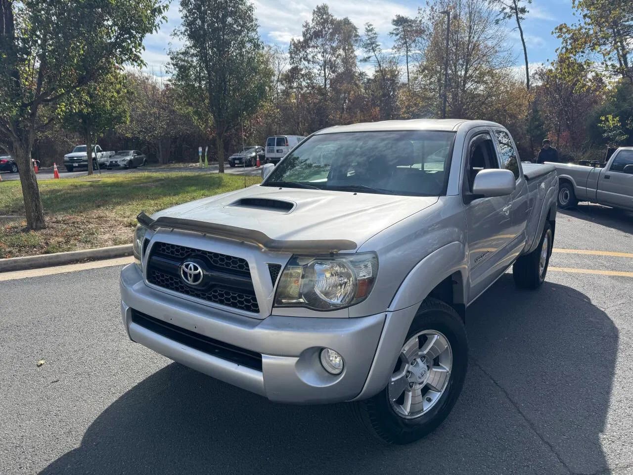 Used 2011 Toyota Tacoma 4x4 Access Cab V6 w/ TRD Sport Pkg image 2