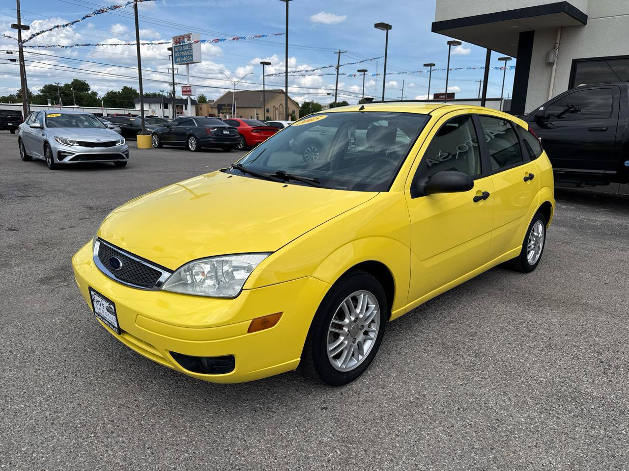 Used 2005 Ford Focus S FWD image 2
