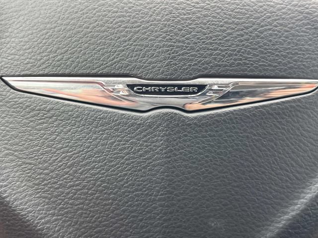 Used 2024 Chrysler Pacifica Touring-L FWD image 33