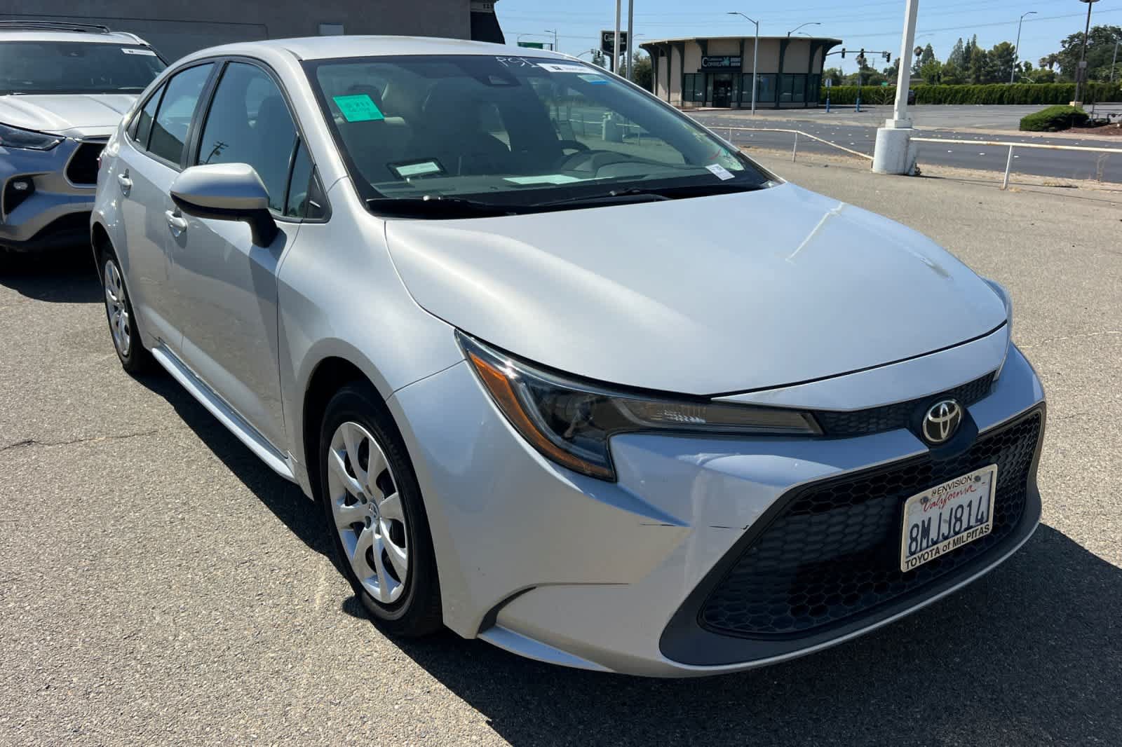Used 2020 Toyota Corolla LE FWD image 3