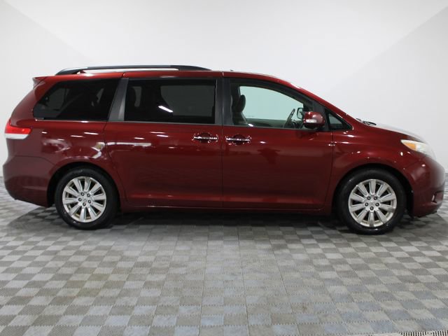 Used 2013 Toyota Sienna Limited w/ Premium Pkg FWD image 7