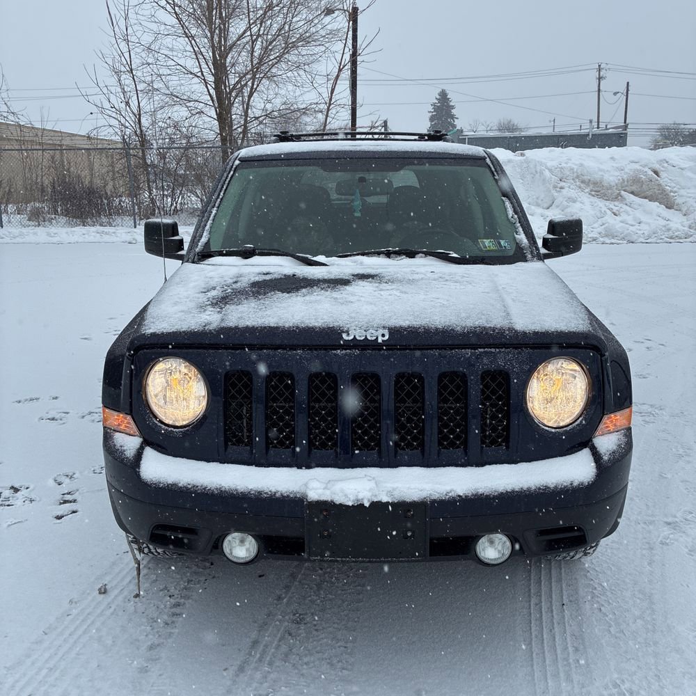 Used 2016 Jeep Patriot Latitude w/ Sun/Sound Group image 12