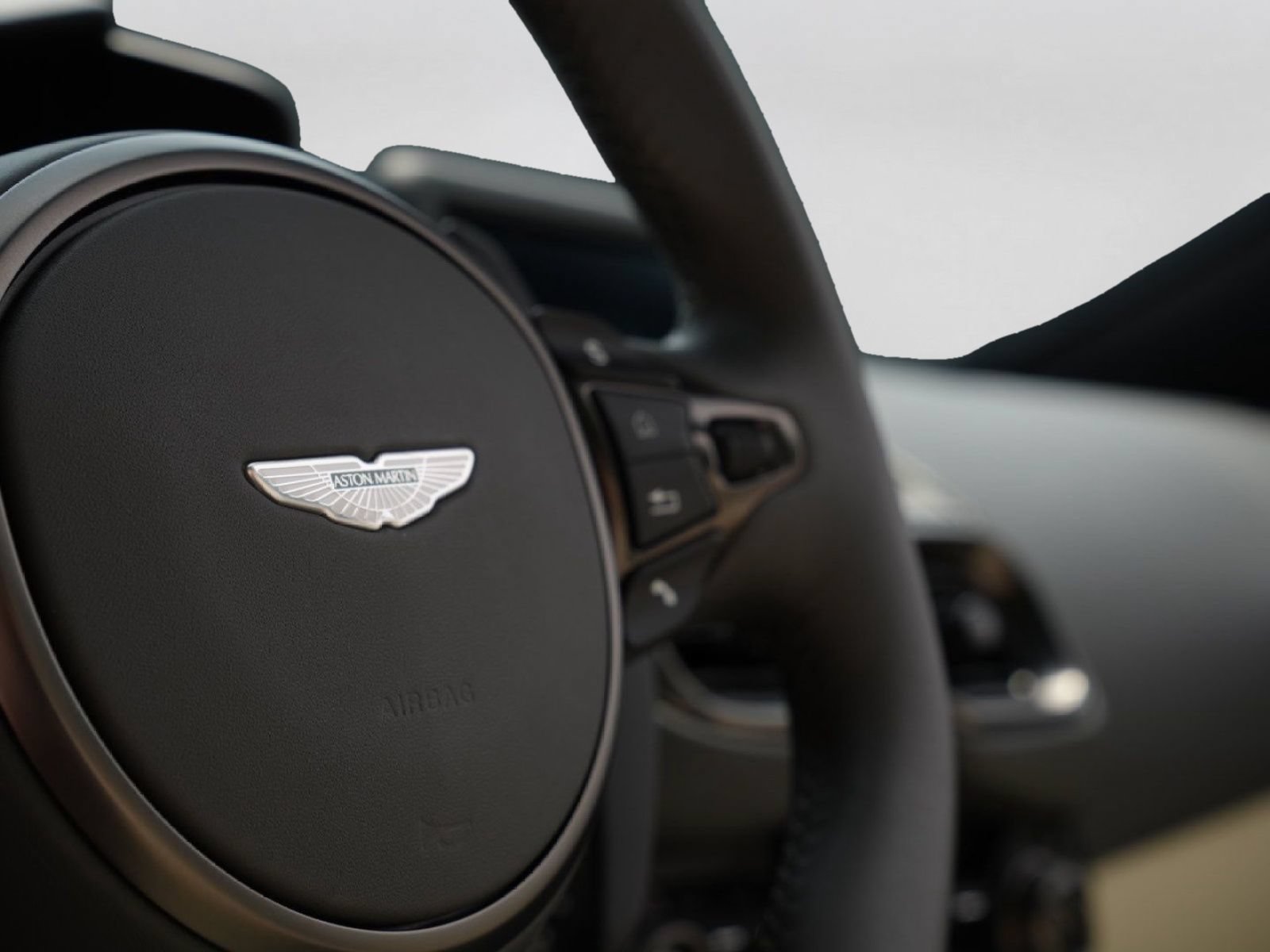 Used 2023 Aston Martin V8 Vantage Roadster RWD image 19