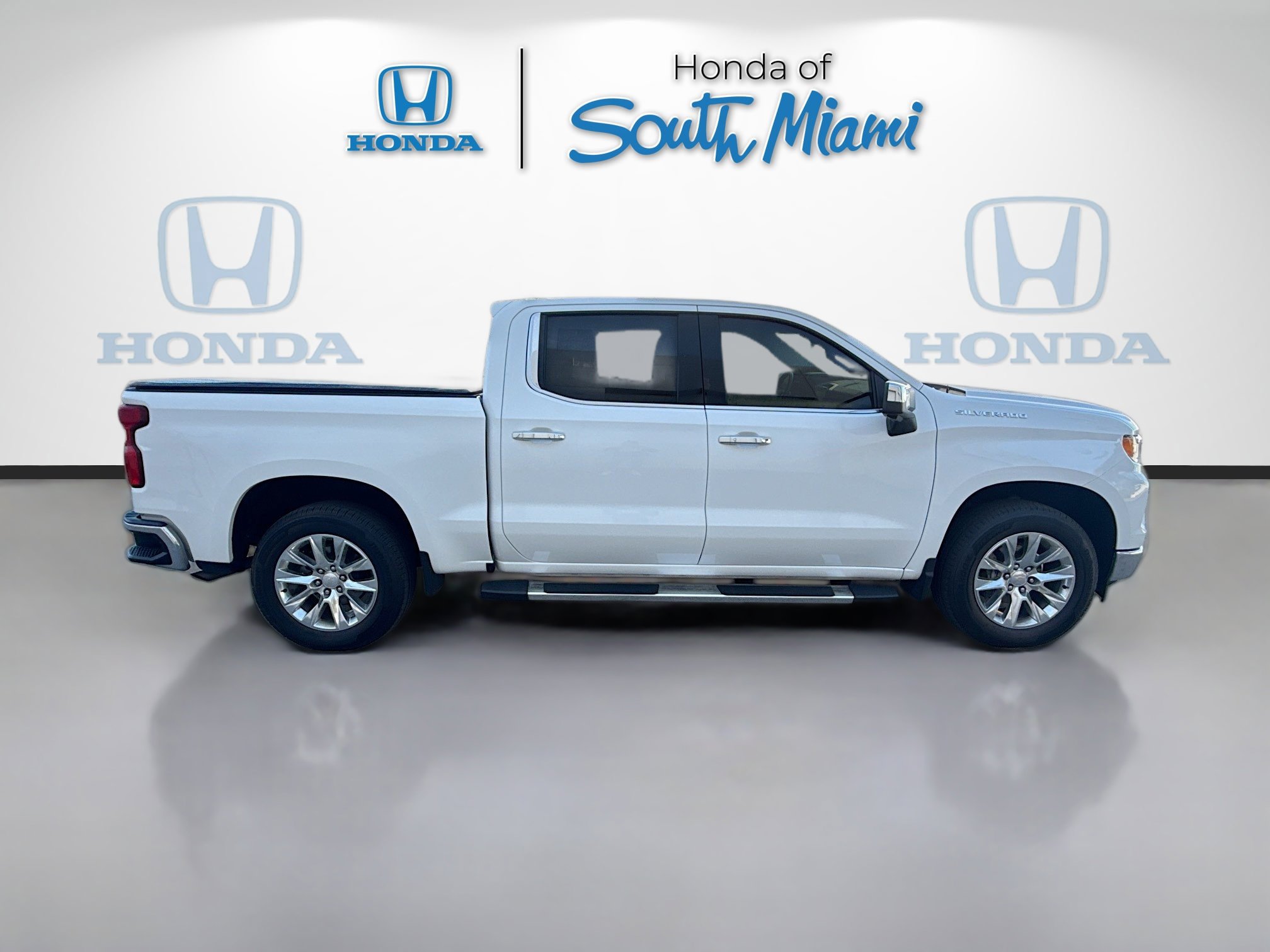 Used 2022 Chevrolet Silverado 1500 LTZ w/ LTZ Convenience Package II image 8