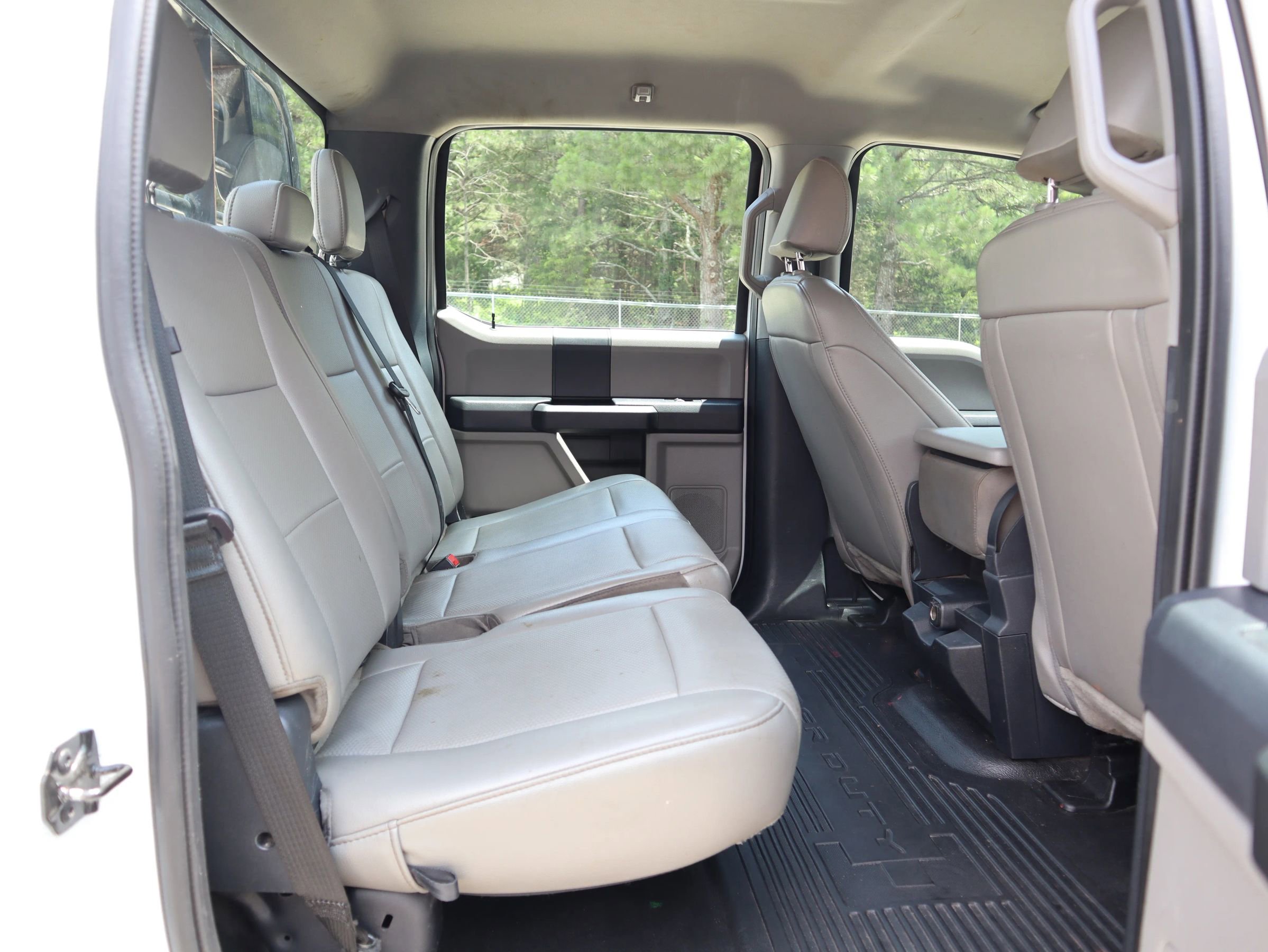 Used 2022 Ford F550 4x4 Crew Cab Super Duty w/ Power Equipment Group image 13