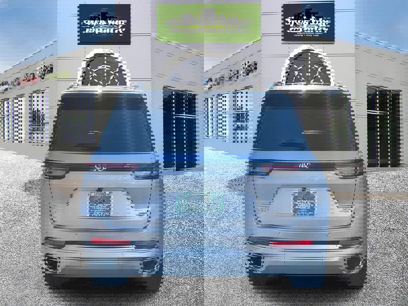 Used 2023 Jeep Grand Cherokee Summit image 7