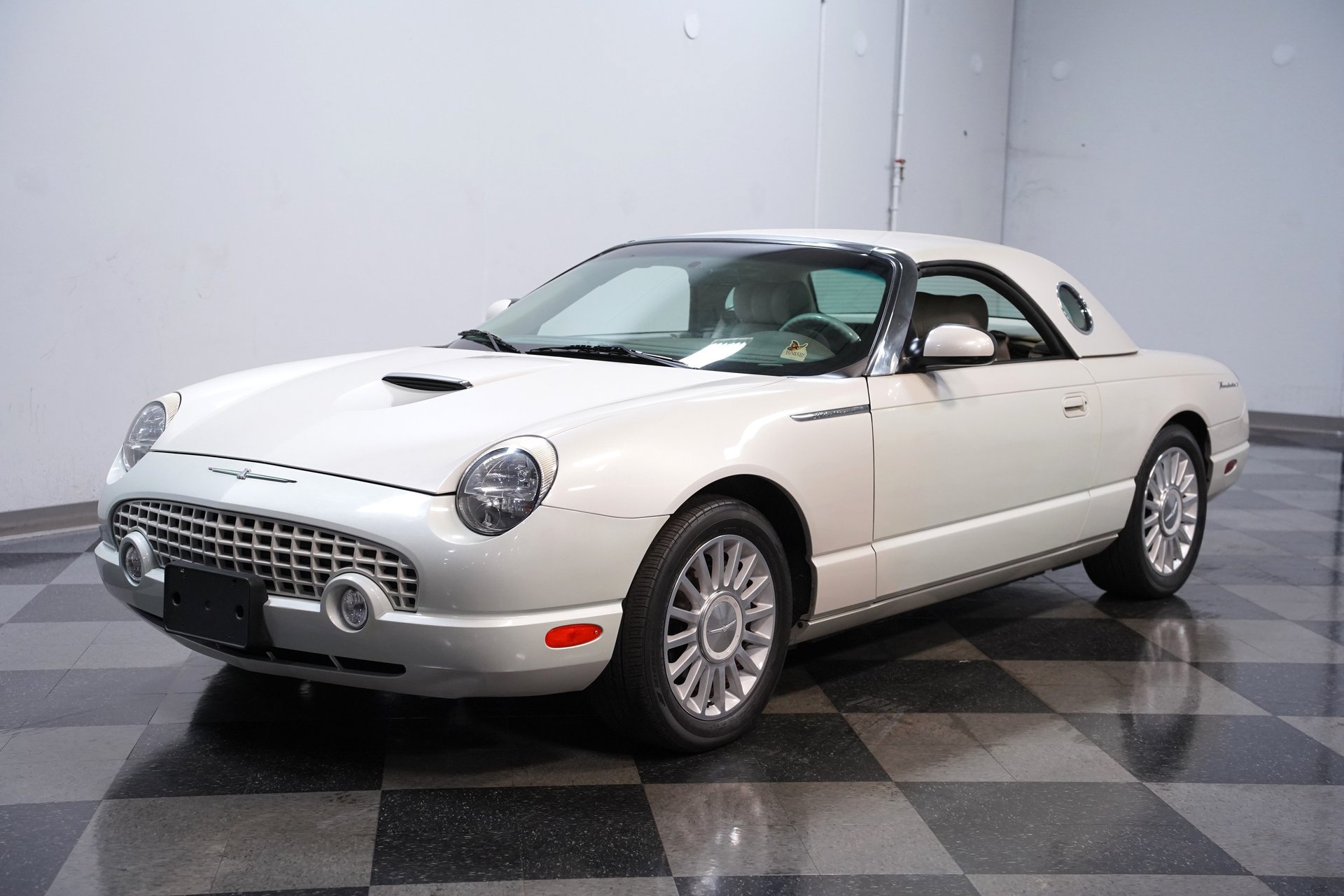 Used 2005 Ford Thunderbird 50th Anniversary RWD image 6