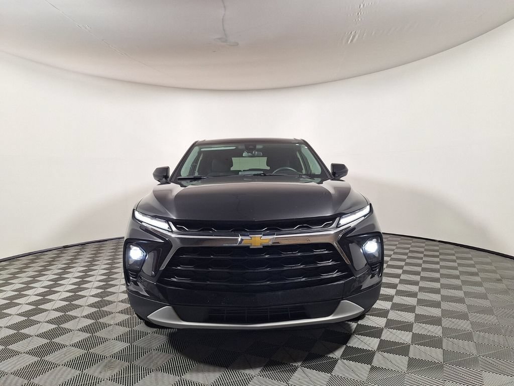 Used 2025 Chevrolet Blazer LT FWD image 2