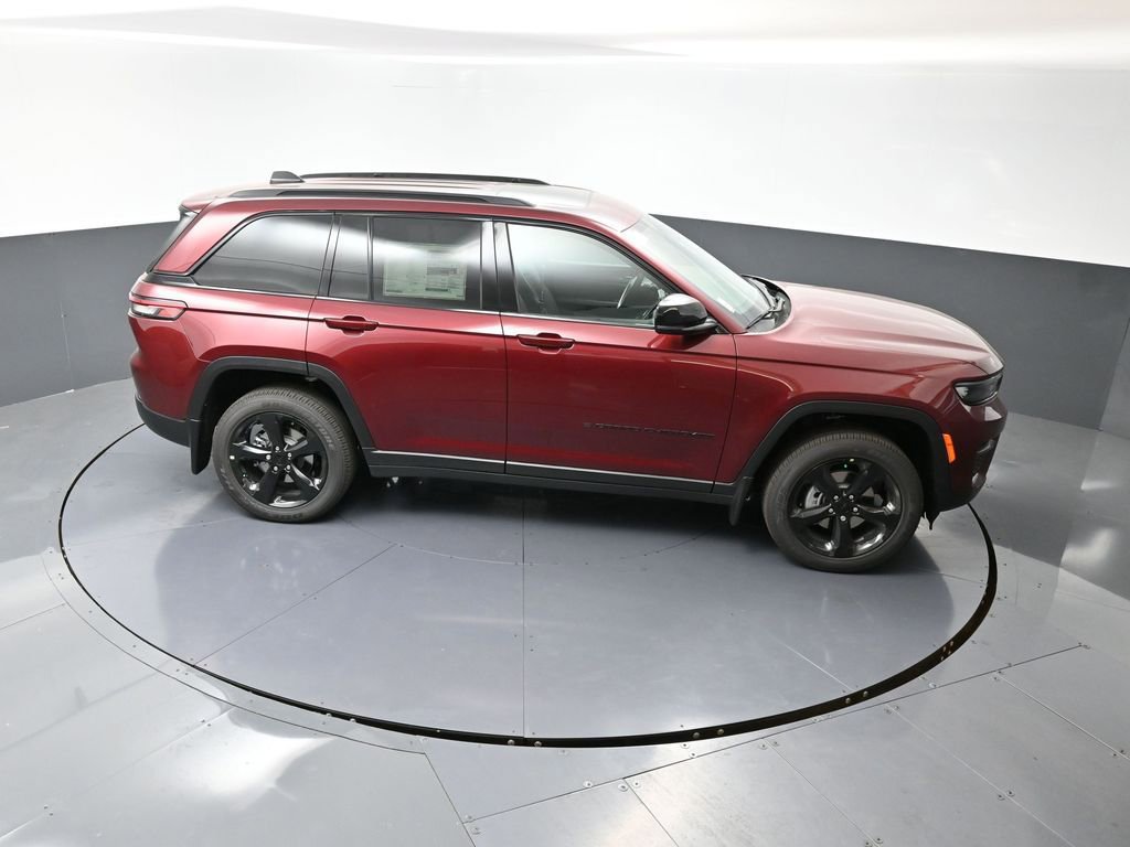 New 2025 Jeep Grand Cherokee Altitude w/ Trailer Tow Package image 29
