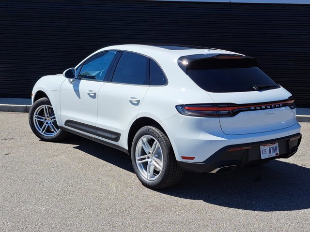 Used 2025 Porsche Macan image 3