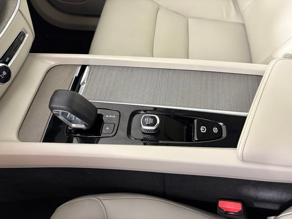 Used 2023 Volvo XC60 B5 Plus w/ Climate Package FWD image 31
