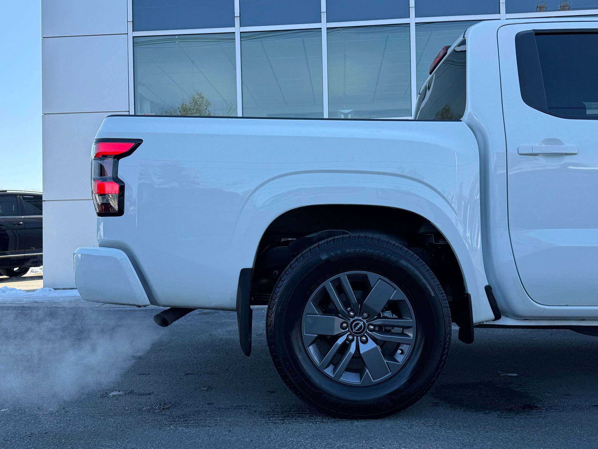 Used 2025 Nissan Frontier SV image 9