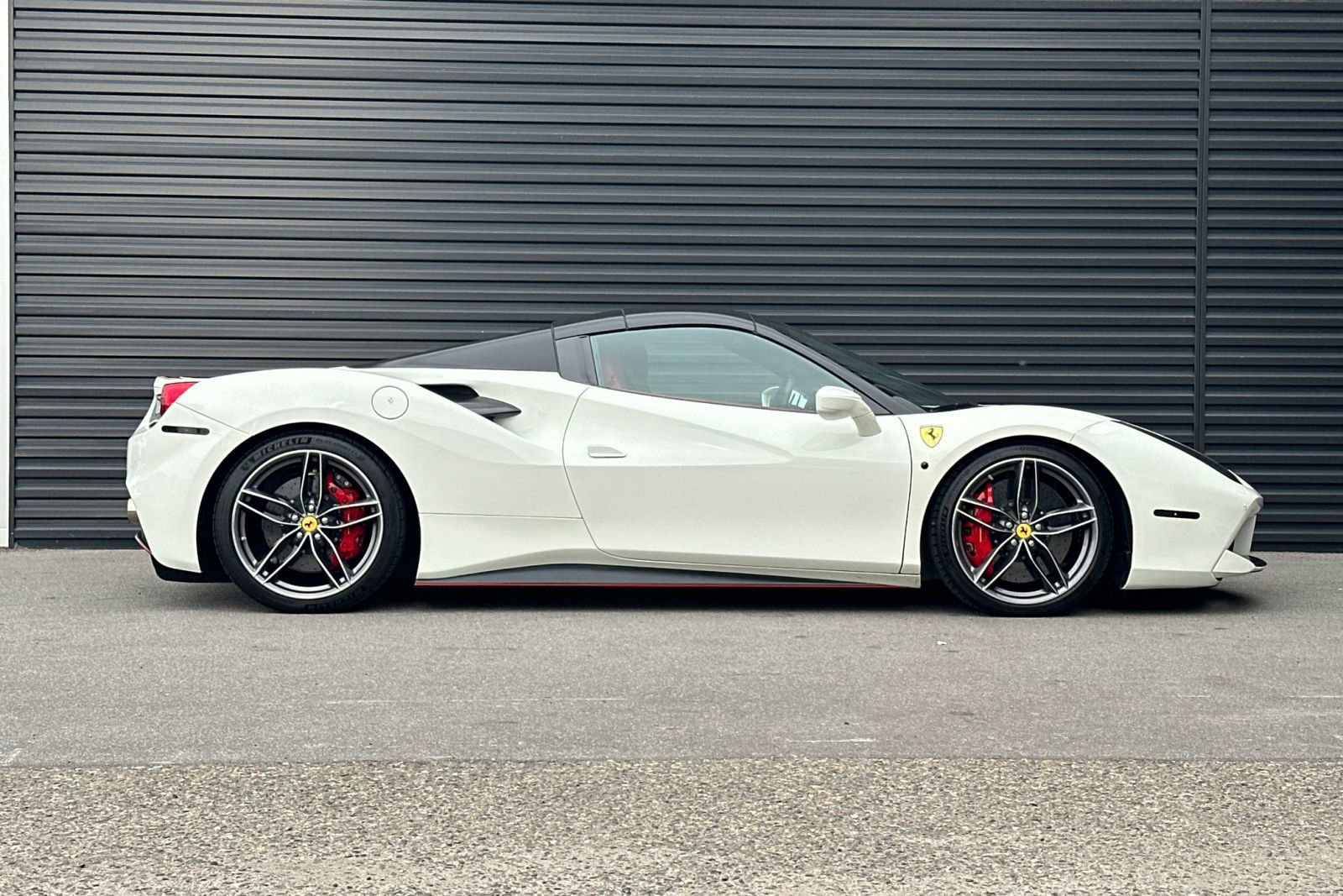Used 2017 Ferrari 488 Spider image 9