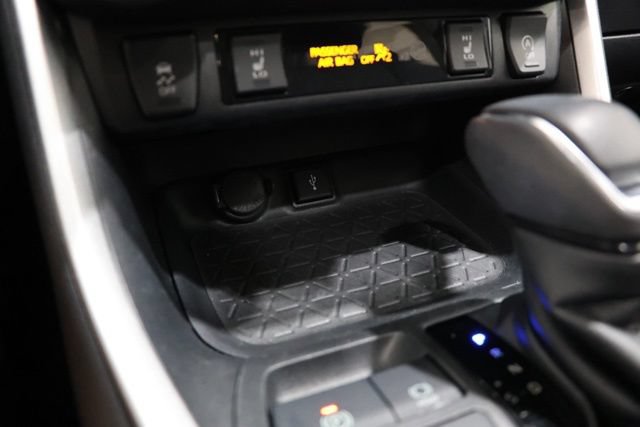 Used 2022 Toyota RAV4 XLE Premium AWD/4WD image 27