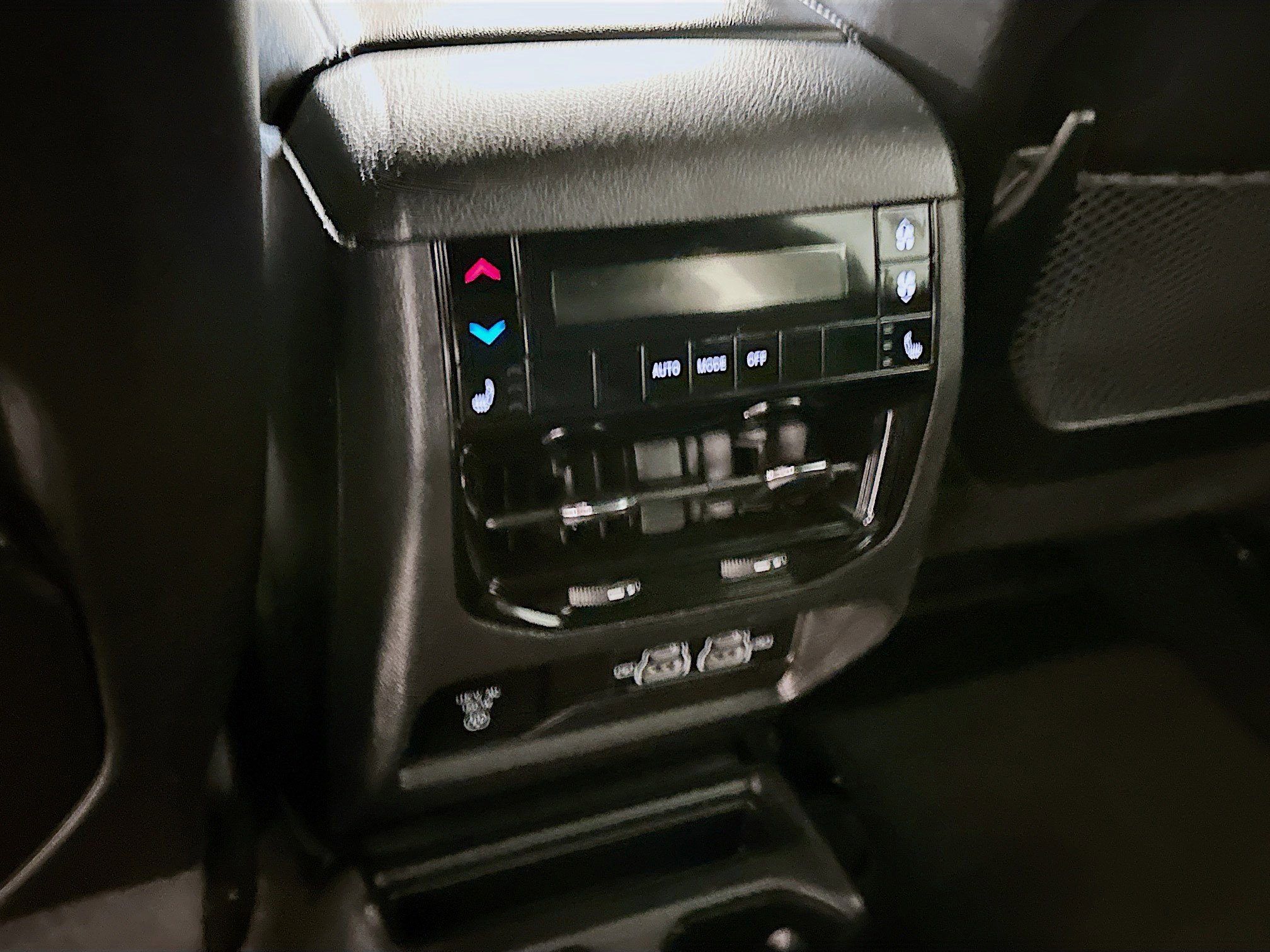 Used 2024 Jeep Grand Cherokee L Limited w/ Luxury Tech Group II image 29