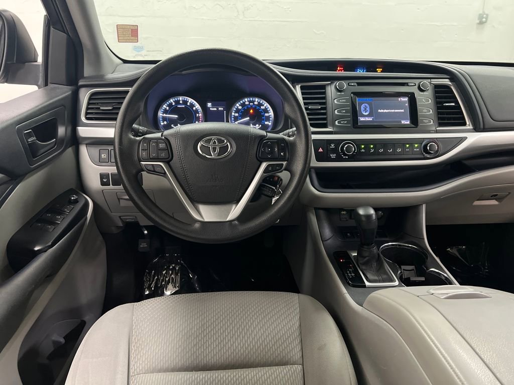Used 2018 Toyota Highlander LE image 16