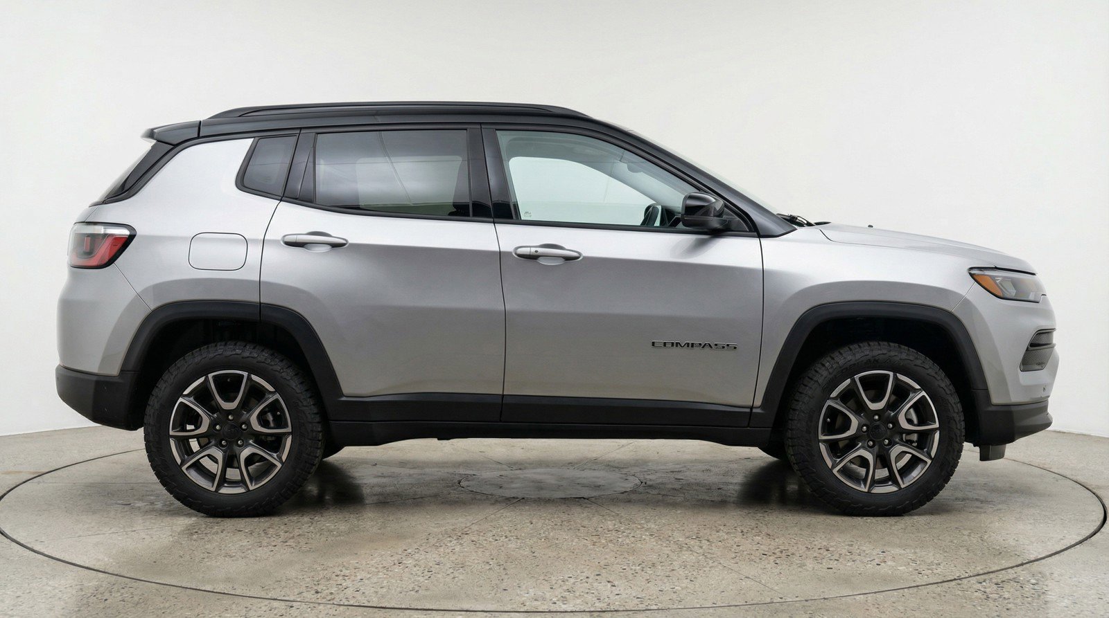 Used 2025 Jeep Compass Trailhawk AWD/4WD image 11