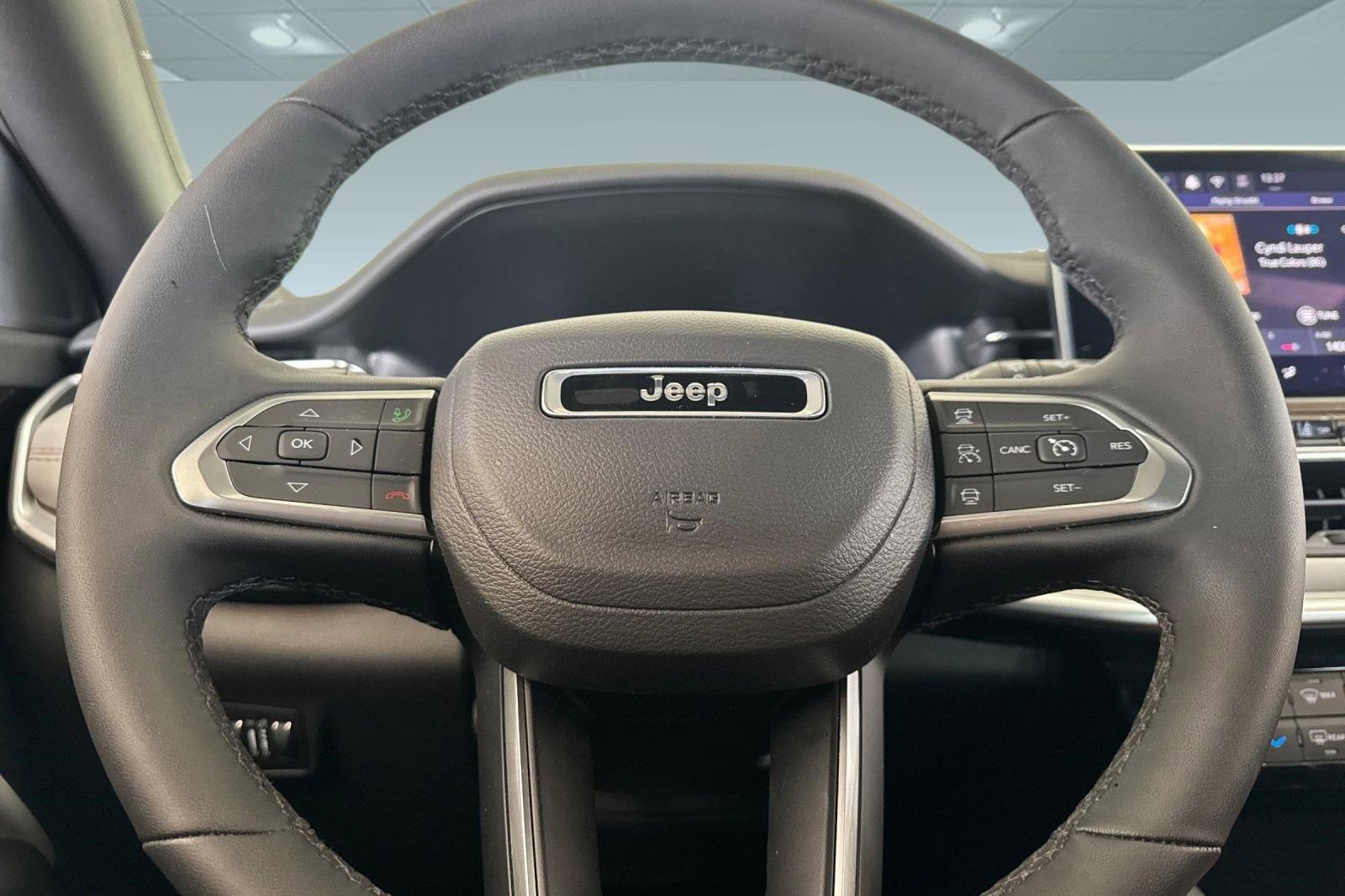 Used 2025 Jeep Compass Limited AWD/4WD image 16