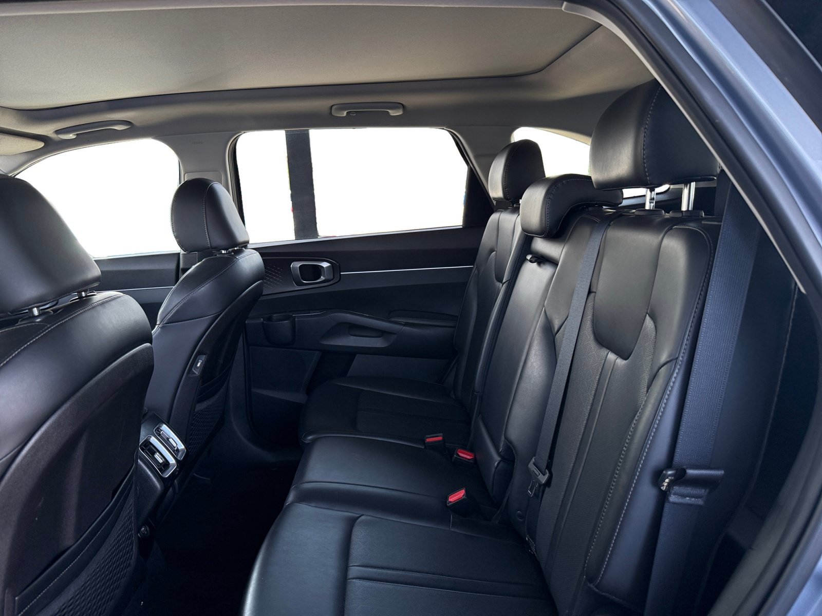 Used 2022 Kia Sorento S w/ Panoramic Sunroof Package FWD image 11