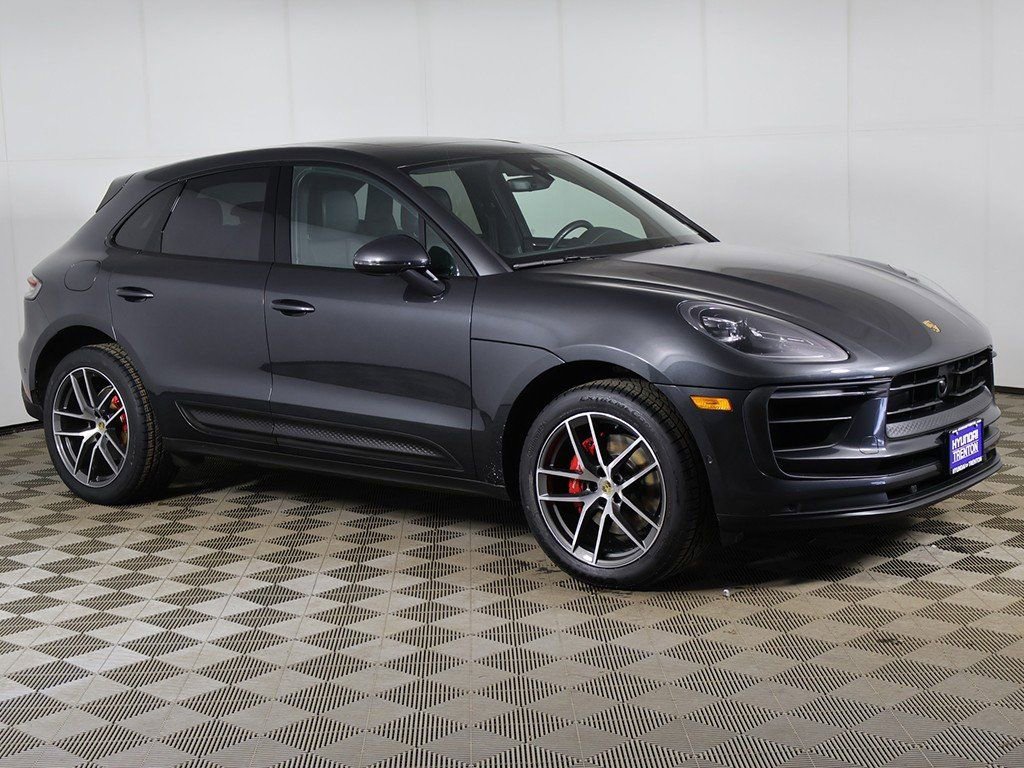 Used 2023 Porsche Macan S image 2