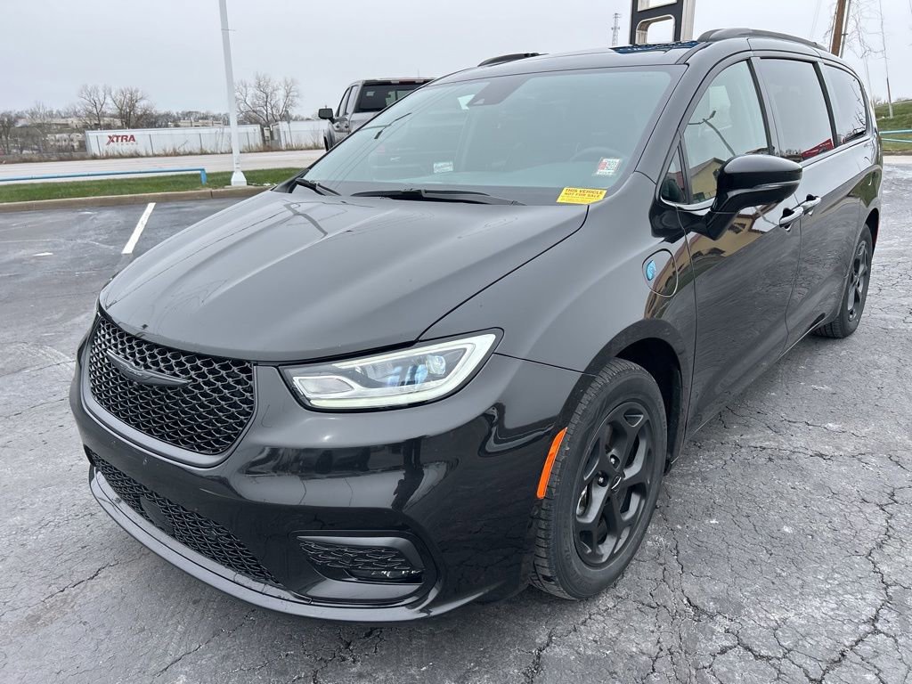 Used 2024 Chrysler Pacifica Premium image 9